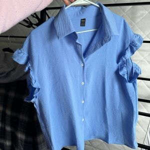 Collared flutter sleeve button down